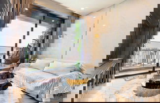 Photo 2 - The LUMIERE Riverside Residence