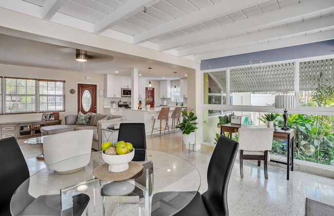 Beautiful Comfy Home With Private Hot Tub Close To Beach 2 Bedroom Home by RedAwning - Foto 16