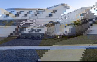 Foto 1 - Spacious 10 Bed Pool Home With Game Room- 10 Bedroom Home by RedAwning