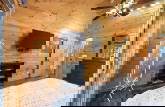 Foto 2 - Teals Treasure Secluded Lakeside Cabin for 8!