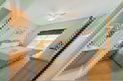 Foto 3 - Vacation Resort Home Right Outside Of Disney World Parks With Private Pool 4 Bedroom Home by RedAwning