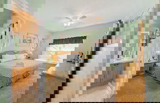 Foto 3 - Vacation Resort Home Right Outside Of Disney World Parks With Private Pool 4 Bedroom Home by RedAwning