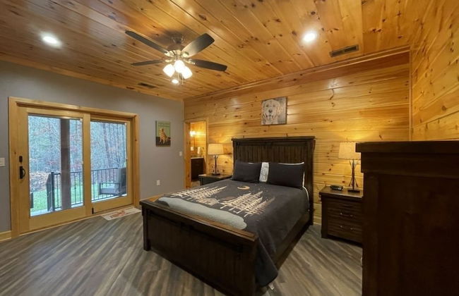 Nature lovers dream! Steps from fishing plus 140 acres of hiking! 4 Bedroom Home by RedAwning - Foto 4
