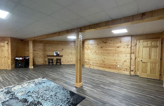 Nature lovers dream! Steps from fishing plus 140 acres of hiking! 4 Bedroom Home by RedAwning - Foto 24