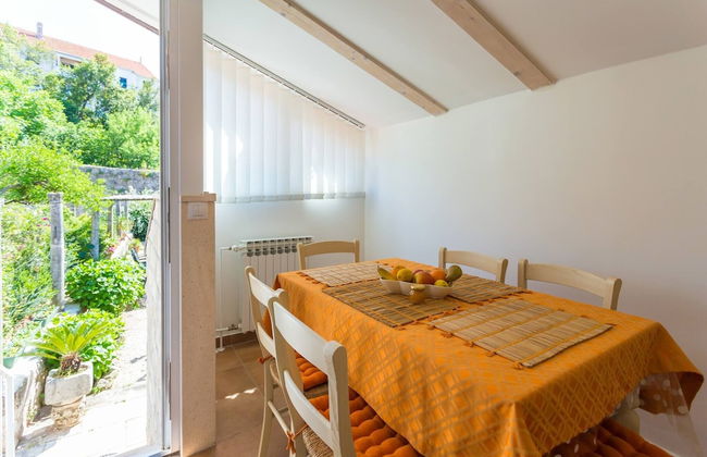 Dvori With Garden, Free Parking Next To Sea - Photo 16
