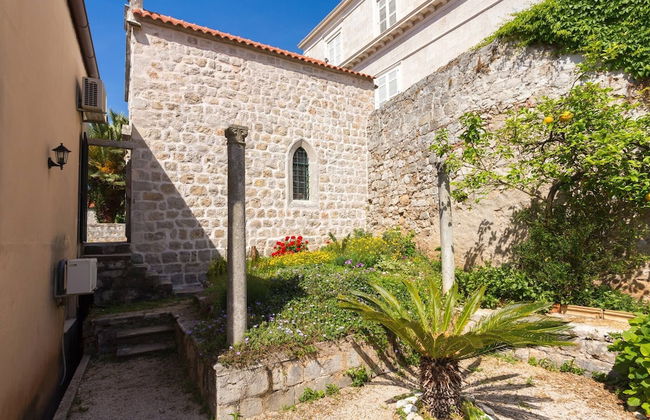 Dvori With Garden, Free Parking Next To Sea - Photo 27