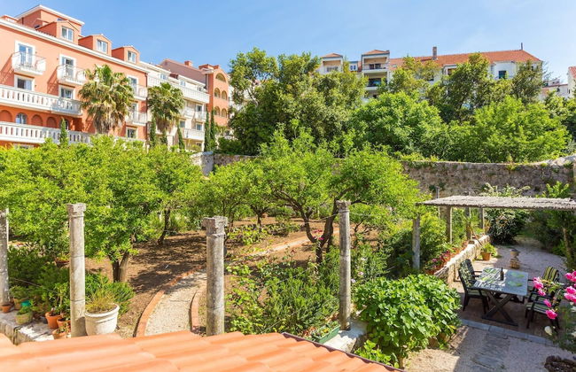 Dvori With Garden, Free Parking Next To Sea - Photo 26