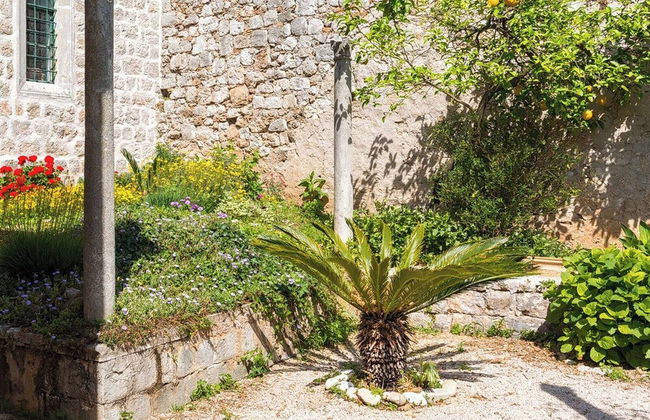 Dvori With Garden, Free Parking Next To Sea - Photo 34