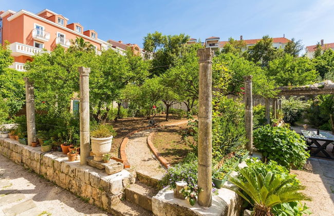 Dvori With Garden, Free Parking Next To Sea - Photo 23