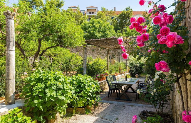 Dvori With Garden, Free Parking Next To Sea - Photo 36