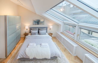 Photo 3 - Venus Apartments - Deluxe Loft Skylit