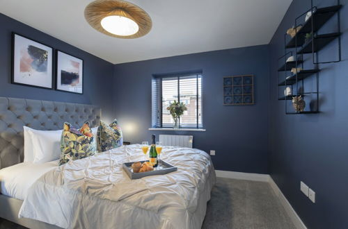 Foto 3 - Elliot Oliver - Exquisite 2 Bedroom Apartment With Garden, Parking & EV Charger