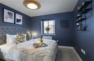 Photo 3 - Elliot Oliver - Exquisite 2 Bedroom Apartment With Garden, Parking & EV Charger