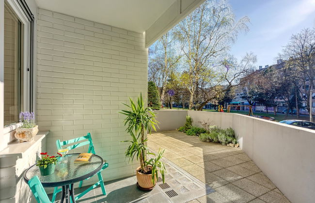 West Oasis With Terrace - Photo 1