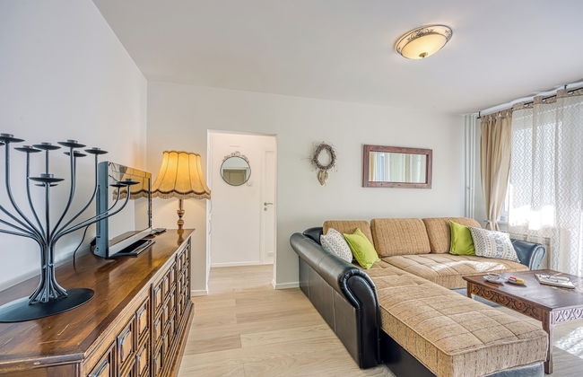 West Oasis With Terrace - Photo 8