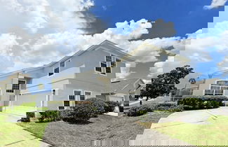 Foto 1 - Secret Tunnel House 6 Bedroom Home by RedAwning