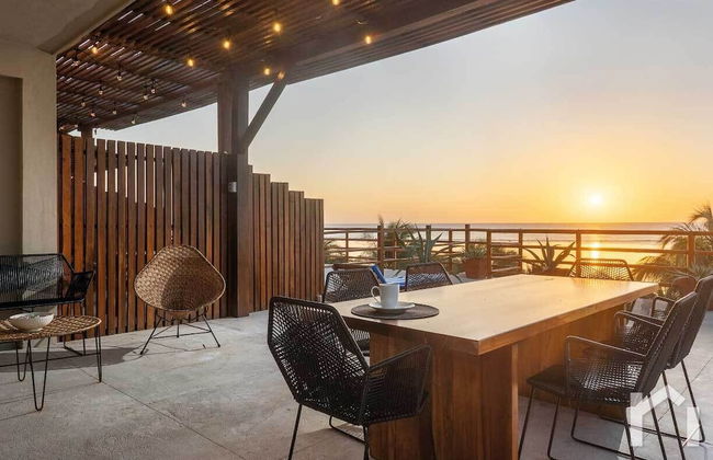 Three Bedroom Condo Steps From the Beach - Foto 21