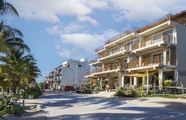 Three Bedroom Condo Steps From the Beach - Foto 1