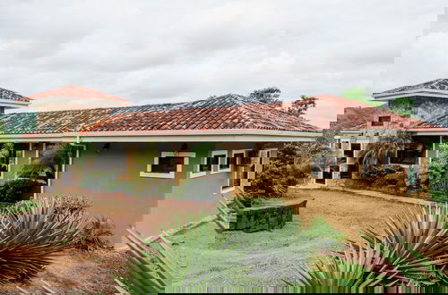 Foto 43 - Exquisite Private Coastal Retreat 3 Bedroom Home by RedAwning