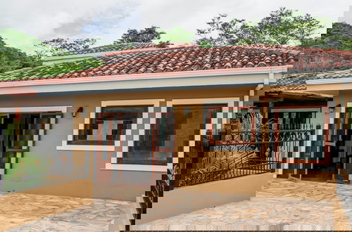 Foto 46 - Exquisite Private Coastal Retreat 3 Bedroom Home by RedAwning