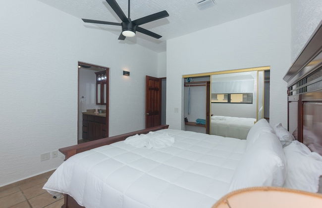 Pineapple Villa 442 2 Bedroom Condo by RedAwning - Photo 3