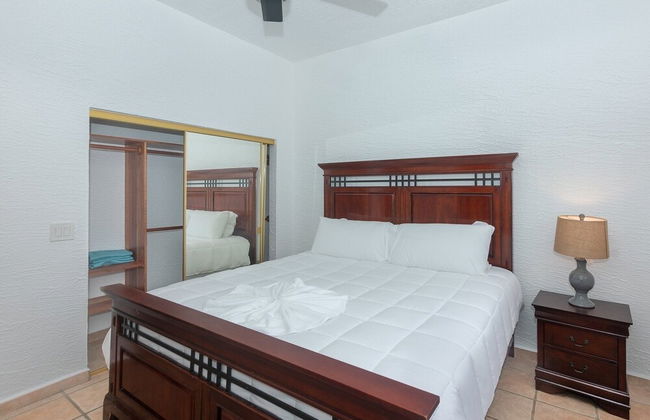 Pineapple Villa 442 2 Bedroom Condo by RedAwning - Photo 2