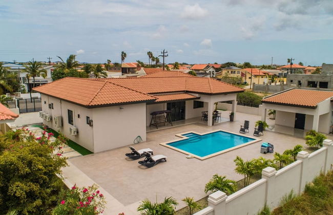 NEW 6BR Villa w Pool Across Street Palmbeach - Foto 28