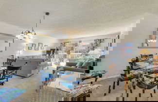 Foto 3 - Central Cocoa Beach Condo w/ View, Steps to Beach
