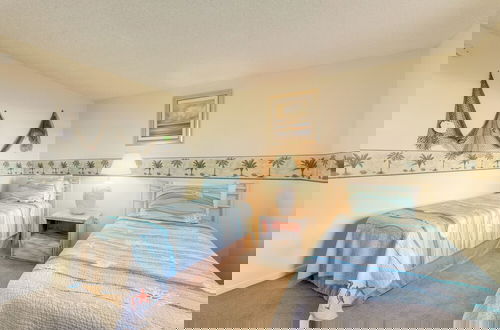 Foto 15 - Central Cocoa Beach Condo w/ View, Steps to Beach