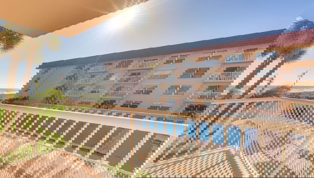 Central Cocoa Beach Condo w/ View, Steps to Beach - Foto 1