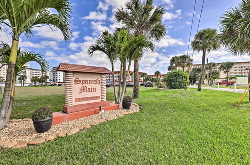 Foto 19 - Central Cocoa Beach Condo w/ View, Steps to Beach