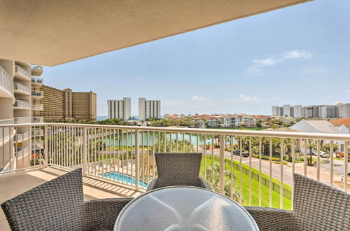 Foto 27 - High-rise Destin Condo w/ Balcony + Pool View
