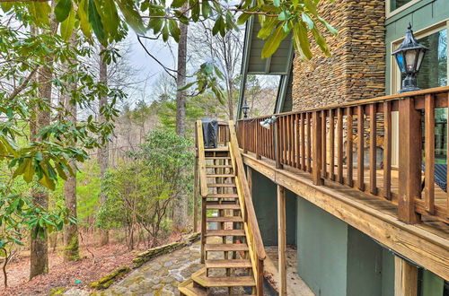 Foto 13 - Amazing A-frame w/ Private Hiking + Amenities