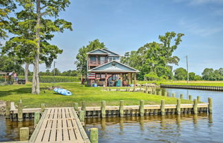 Foto 1 - Prized Riverfront Condo w/ Fishing On-site