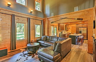 Foto 2 - Luxury Lodge: Hot Tub, Snowmobiling & ATV Access