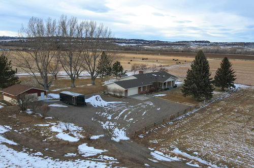 Photo 2 - Charming Joliet Ranch House on a Working Farm