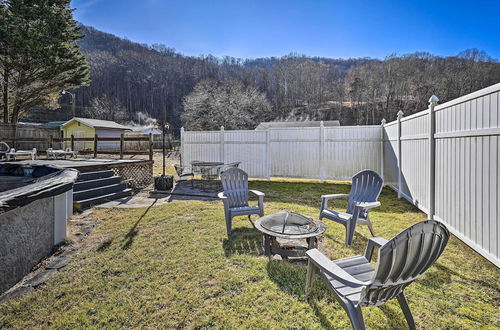 Photo 17 - Cozy Vacation Rental Home Near Watauga Lake