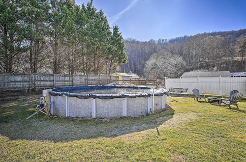 Photo 7 - Cozy Vacation Rental Home Near Watauga Lake