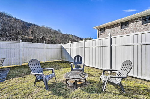 Photo 3 - Cozy Vacation Rental Home Near Watauga Lake