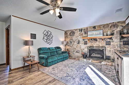 Photo 4 - Cozy Vacation Rental Home Near Watauga Lake