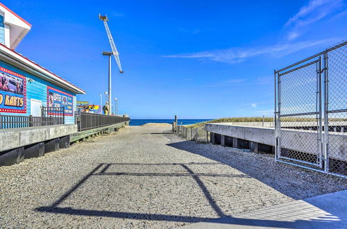 Foto 7 - Walkable Seaside Heights Apt Near Beaches