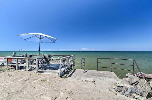 Foto 18 - Hilton Lake Getaway w/ Over-the-water Deck