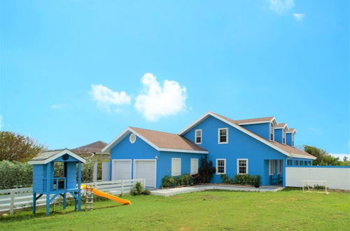 Photo 25 - Luxury 4 Bdr Ocean View Home w Pool Hot Tub