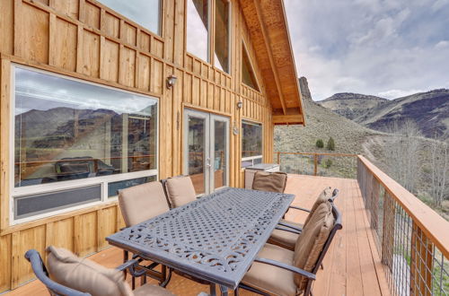 Photo 1 - Stunning Hilltop Home by John Day Fossil Beds