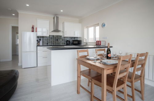 Photo 10 - Seafarer - 2 Bedroom Apartment - Pendine