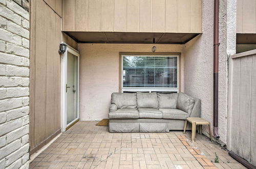 Foto 16 - Pet-friendly Dallas Townhome w/ Outdoor Grill