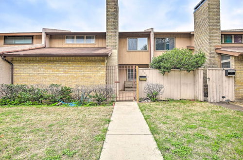 Photo 17 - Pet-friendly Dallas Townhome w/ Outdoor Grill