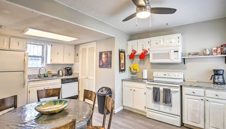 Photo 1 - Pet-friendly Dallas Townhome w/ Outdoor Grill