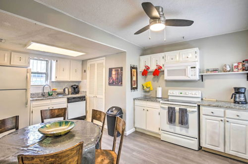 Photo 1 - Pet-friendly Dallas Townhome w/ Outdoor Grill