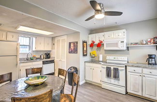 Foto 1 - Pet-friendly Dallas Townhome w/ Outdoor Grill